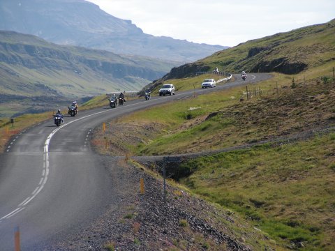 Här är dom... och bilarna också, skönt att alla klarade de branta backar och 200 graders kurvorna...remember Hvalfjördur roads